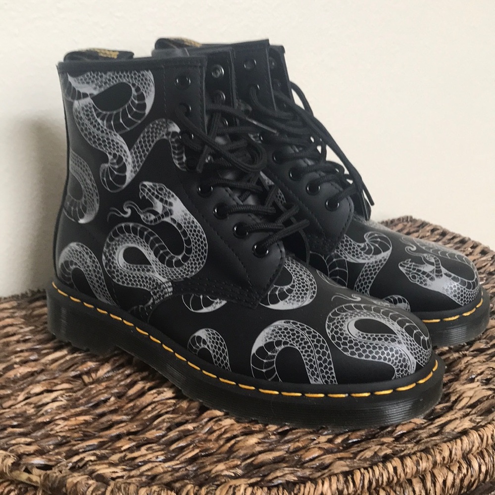 NWB Dr Martin leather snake boots